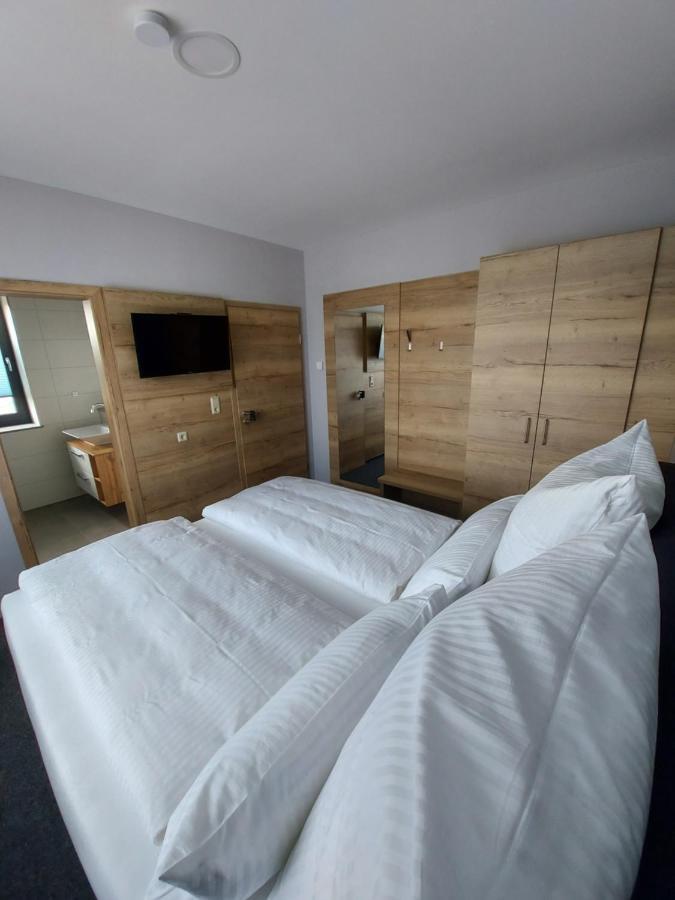Ferienwohnung Nikolena ピルマゼンス エクステリア 写真